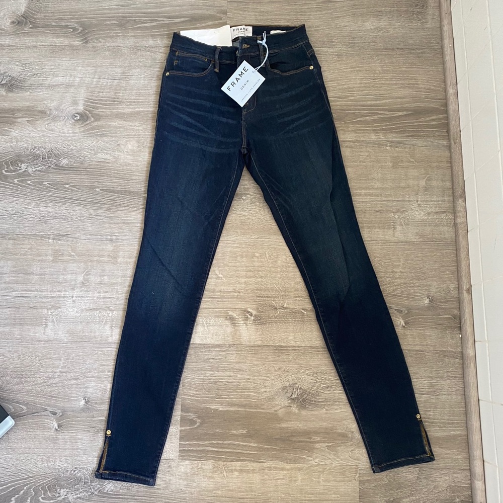 Frame Denim Women’s dark wash skinny jeans